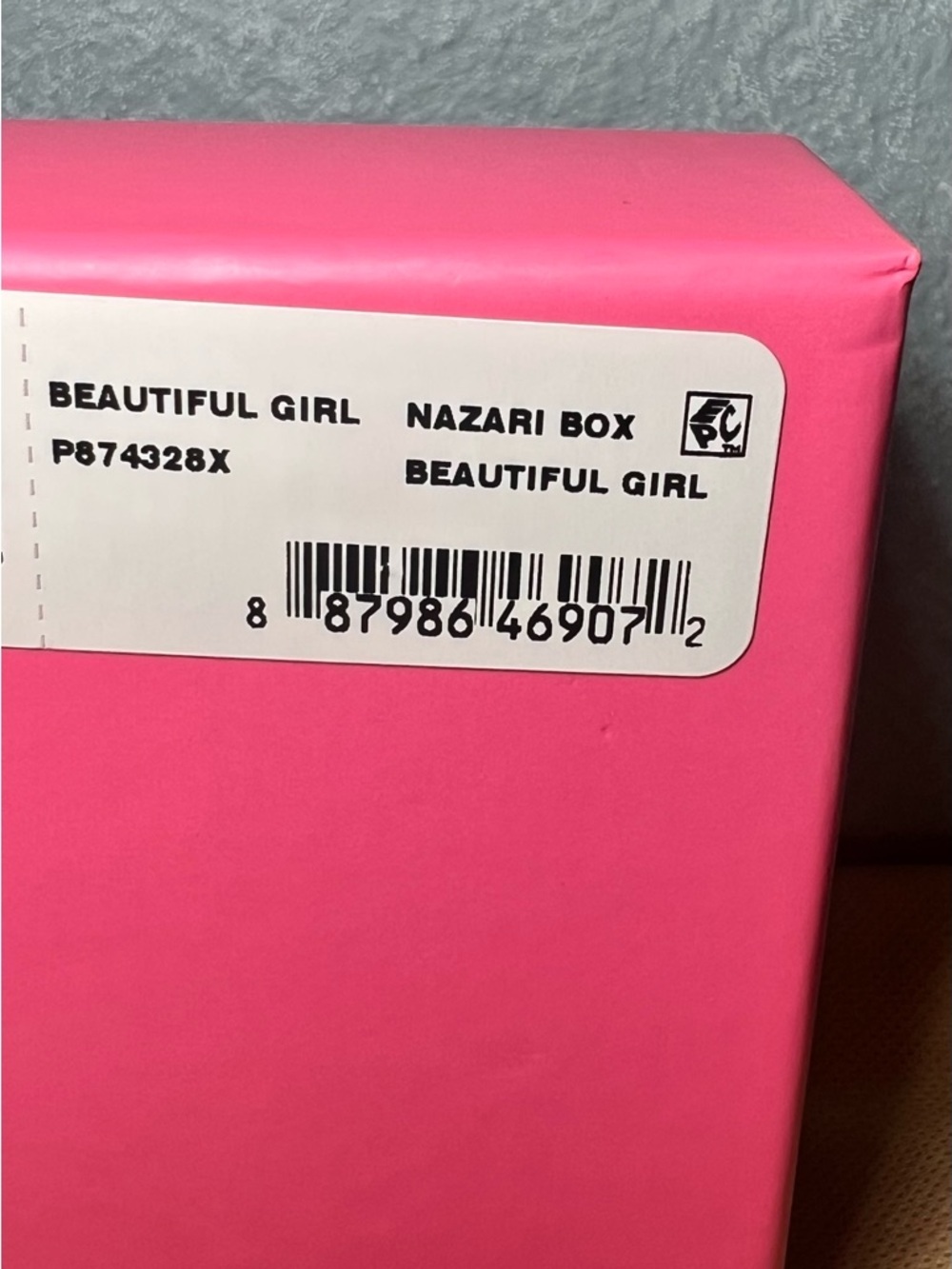 NWT Patricia Nash Leather Nazari Wallet- Beautiful Girl - Picture 7 of 7